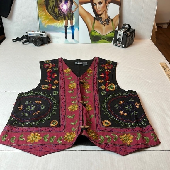 Liz Wear Tops - Vintage liz Claiborne embroidered vest